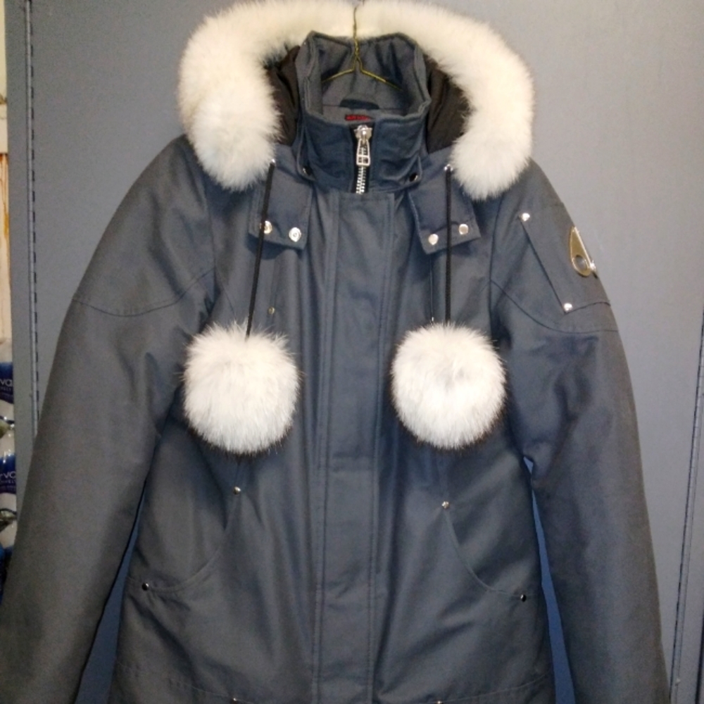 Moose Knuckles Stirling parka fox fur trim women's size large YKK zipper,